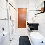 Truth Für 5 - King Size Betten, Kamin, Garten, Xxl Couch, Smart-tv Apartment Dortmund