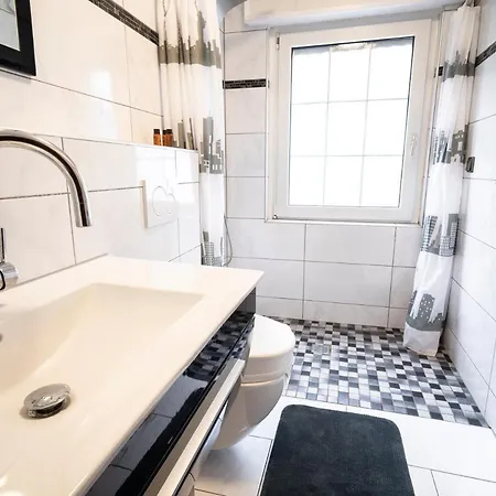 110qm Mit Garten, Grill, Kamin, Parkplatz & Kingsize Betten Apartment Dortmund
