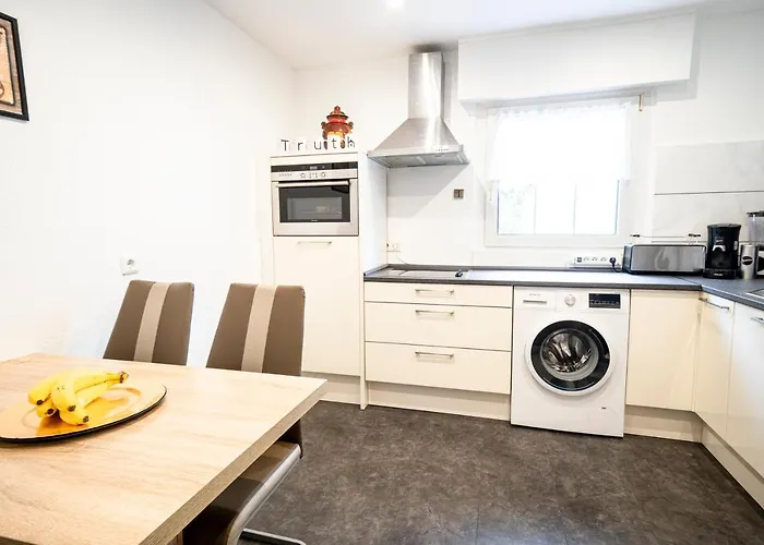 Truth Fuer 5 - King Size Betten, Kamin, Garten, Xxl Couch, Smart-tv شقة *