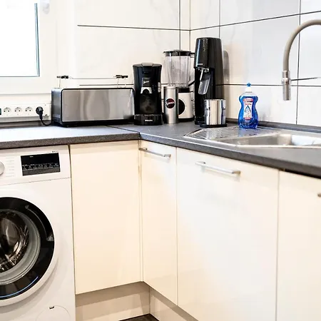 Truth Fuer 5 - King Size Betten, Kamin, Garten, Xxl Couch, Smart-tv