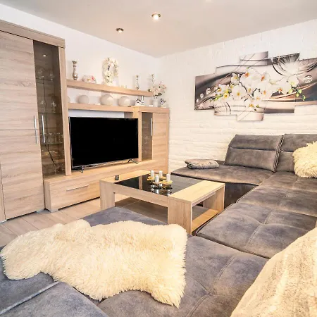 Xxl Apartment Mit Garten, Kueche, 2 Kingsize-Betten, Internet & Parkplatz