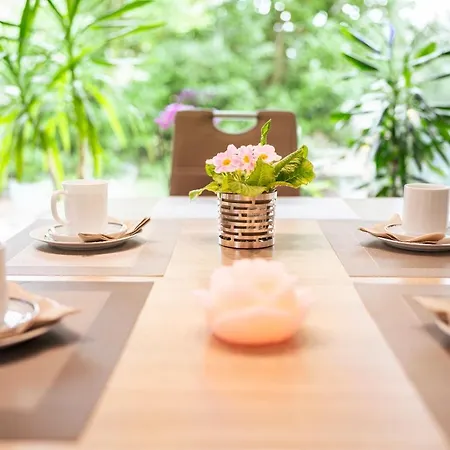 Truth Fuer 5 - King Size Betten, Kamin, Garten, Xxl Couch, Smart-tv ドルトムント