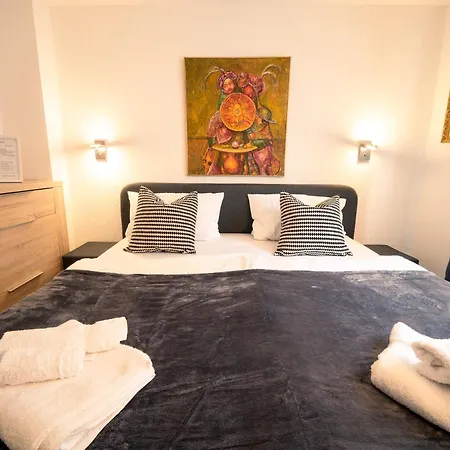 Xxl Apartment Mit Garten, Kueche, 2 Kingsize-Betten, Internet & Parkplatz