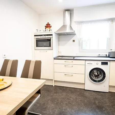 Xxl Apartment Mit Garten, Kueche, 2 Kingsize-Betten, Internet & Parkplatz 公寓 *