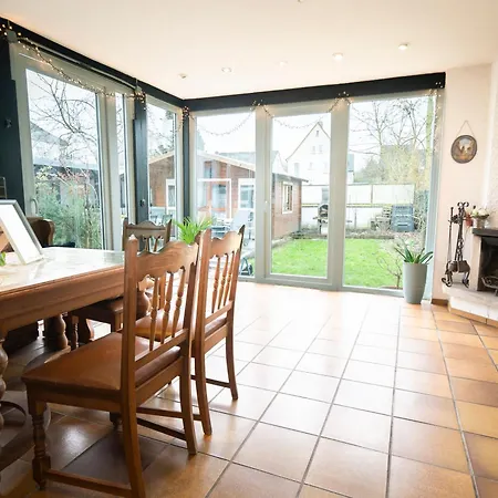 アパート Truth Fuer 5 - King Size Betten, Kamin, Garten, Xxl Couch, Smart-tv