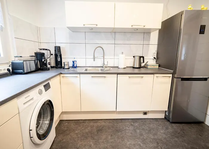 Truth Fuer 5 - King Size Betten, Kamin, Garten, Xxl Couch, Smart-tv *