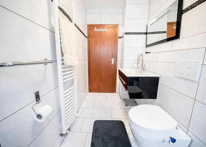 Truth Fuer 5 - King Size Betten, Kamin, Garten, Xxl Couch, Smart-tv Apartman Dortmund