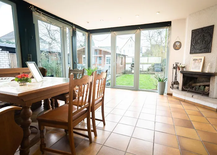 Apartman Truth Fuer 5 - King Size Betten, Kamin, Garten, Xxl Couch, Smart-tv